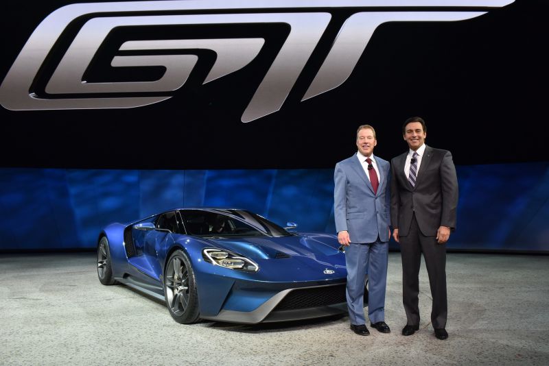 Bill-Ford-and-Mark-Fields-with-Ford-GT-SKV_2529_resize